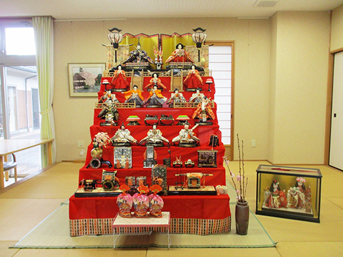 ひな壇飾り